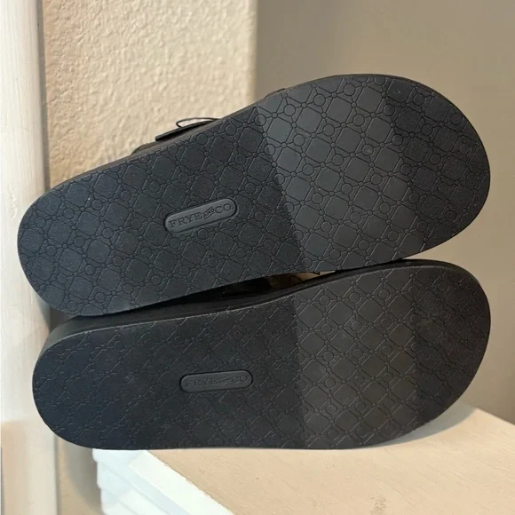 Frye & Co. Castella Women’s Black Sandal Size 6 Gun Metal Studs Adj. Strap NIB - Picture 8 of 10